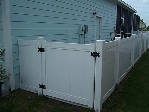 white vinyl fence in tampa